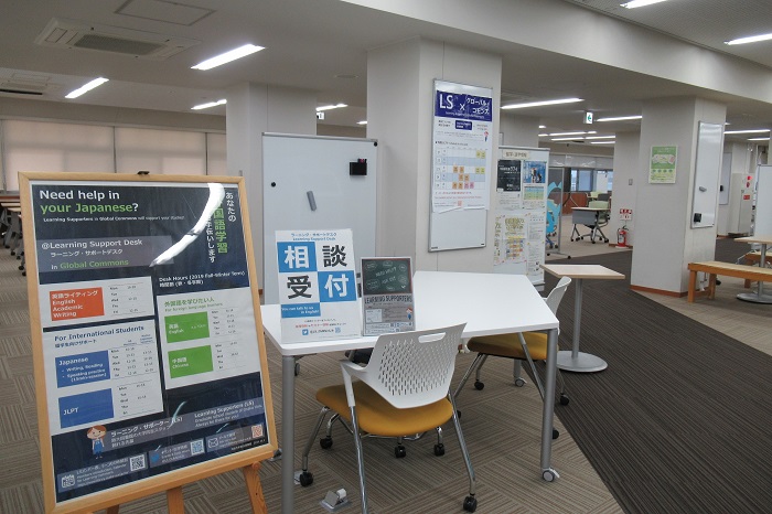 LS Desk in Learning Commons