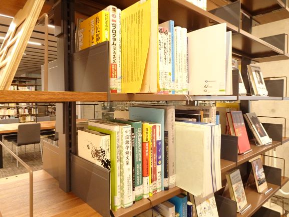 外国学図書館教員著作コーナー