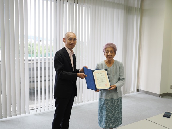 感謝状贈呈の椅子の写真